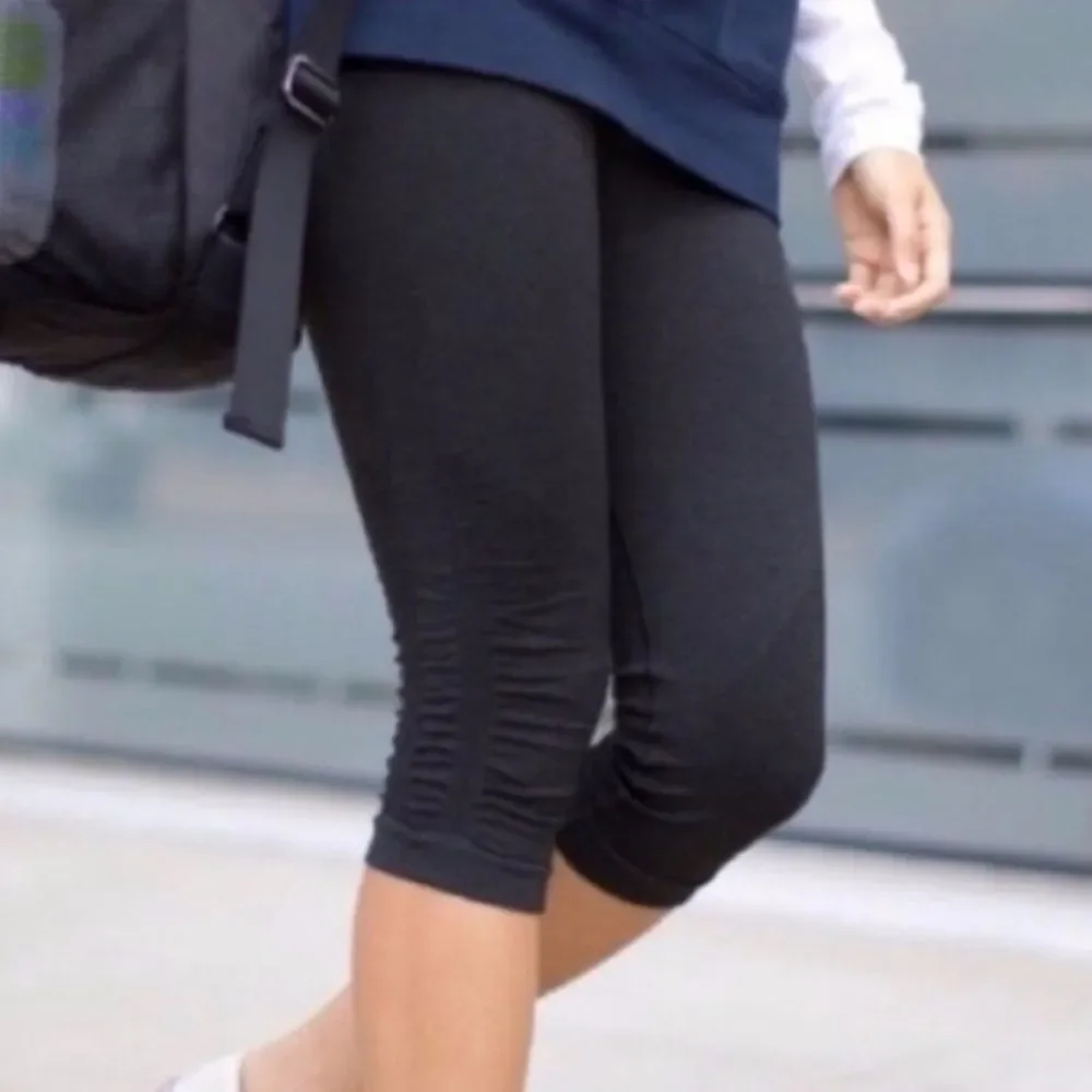 Lululemon Athletica In The Flow Crop capri legging